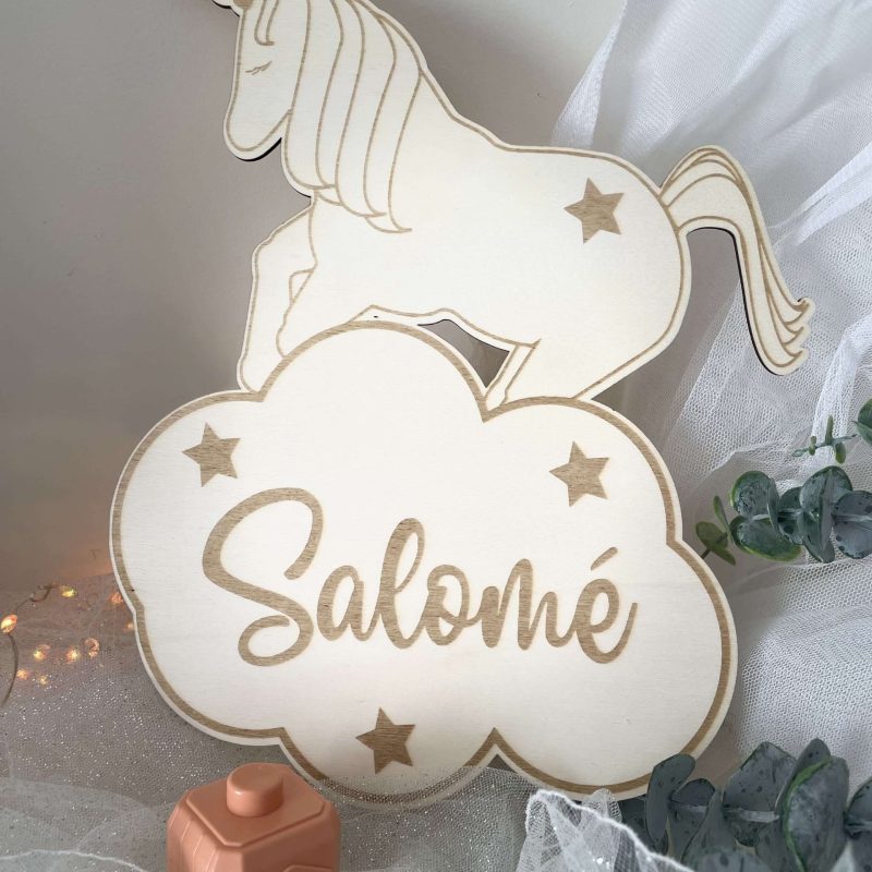 Plaque de Porte Enfant Licorne sur Nuage en Bois