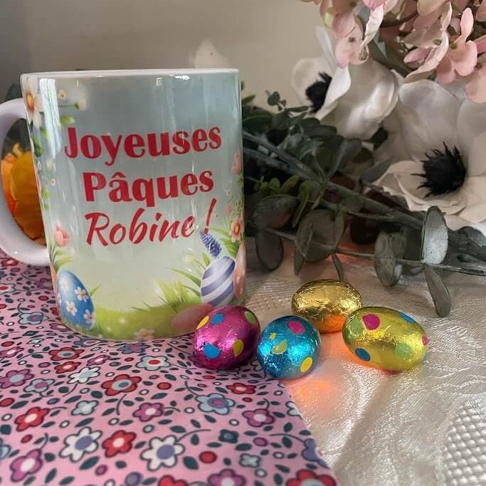 Mug lapin de Pâques dans jardin – Image 2