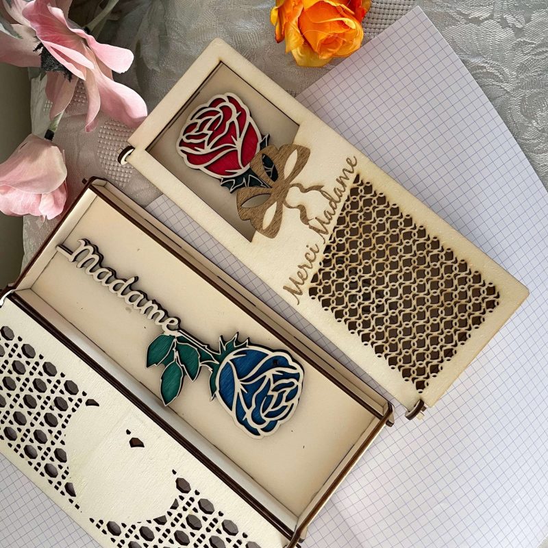 Boite et rose personnalisable pour maitresse